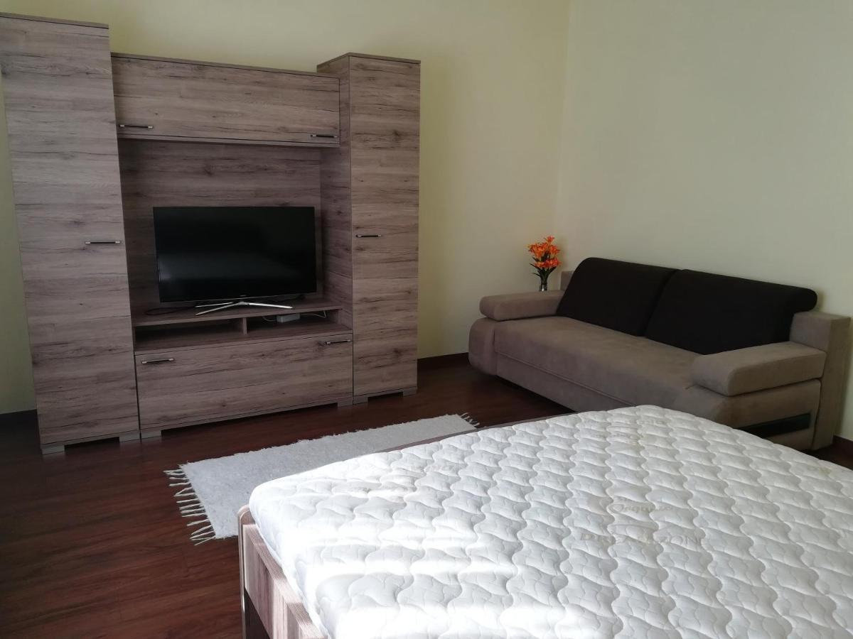 Kurucz Vendeghaz Hajduszoboszlo Apartment Ngoại thất bức ảnh