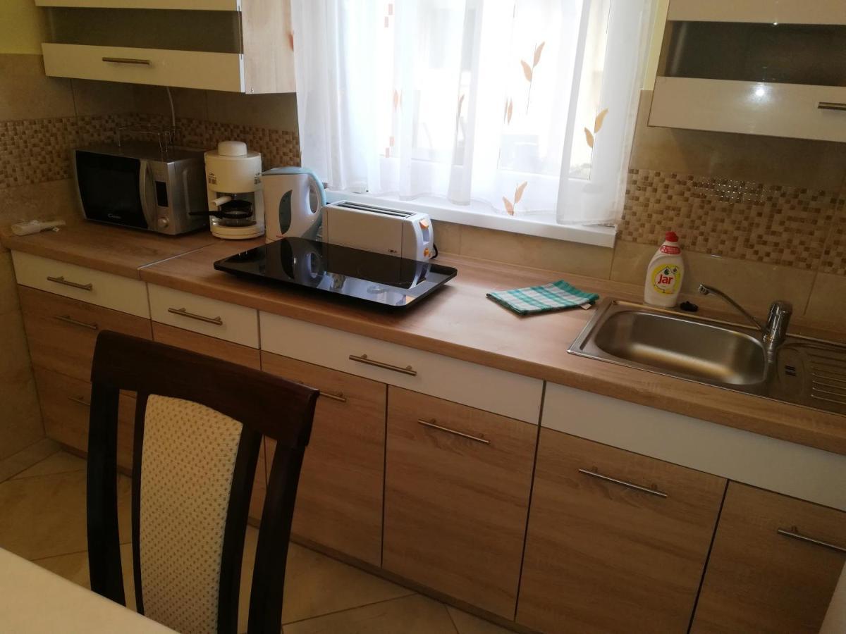 Kurucz Vendeghaz Hajduszoboszlo Apartment Ngoại thất bức ảnh