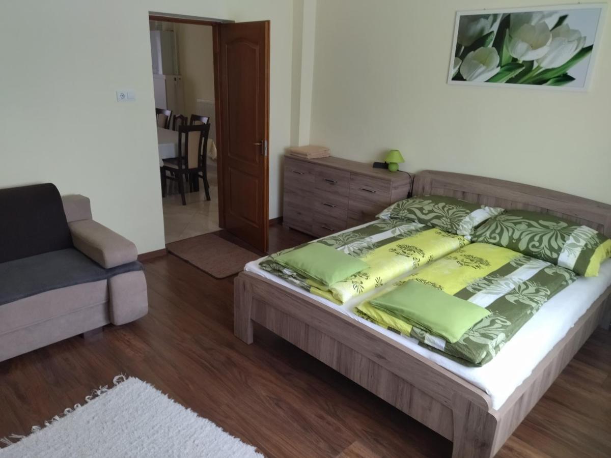 Kurucz Vendeghaz Hajduszoboszlo Apartment Ngoại thất bức ảnh